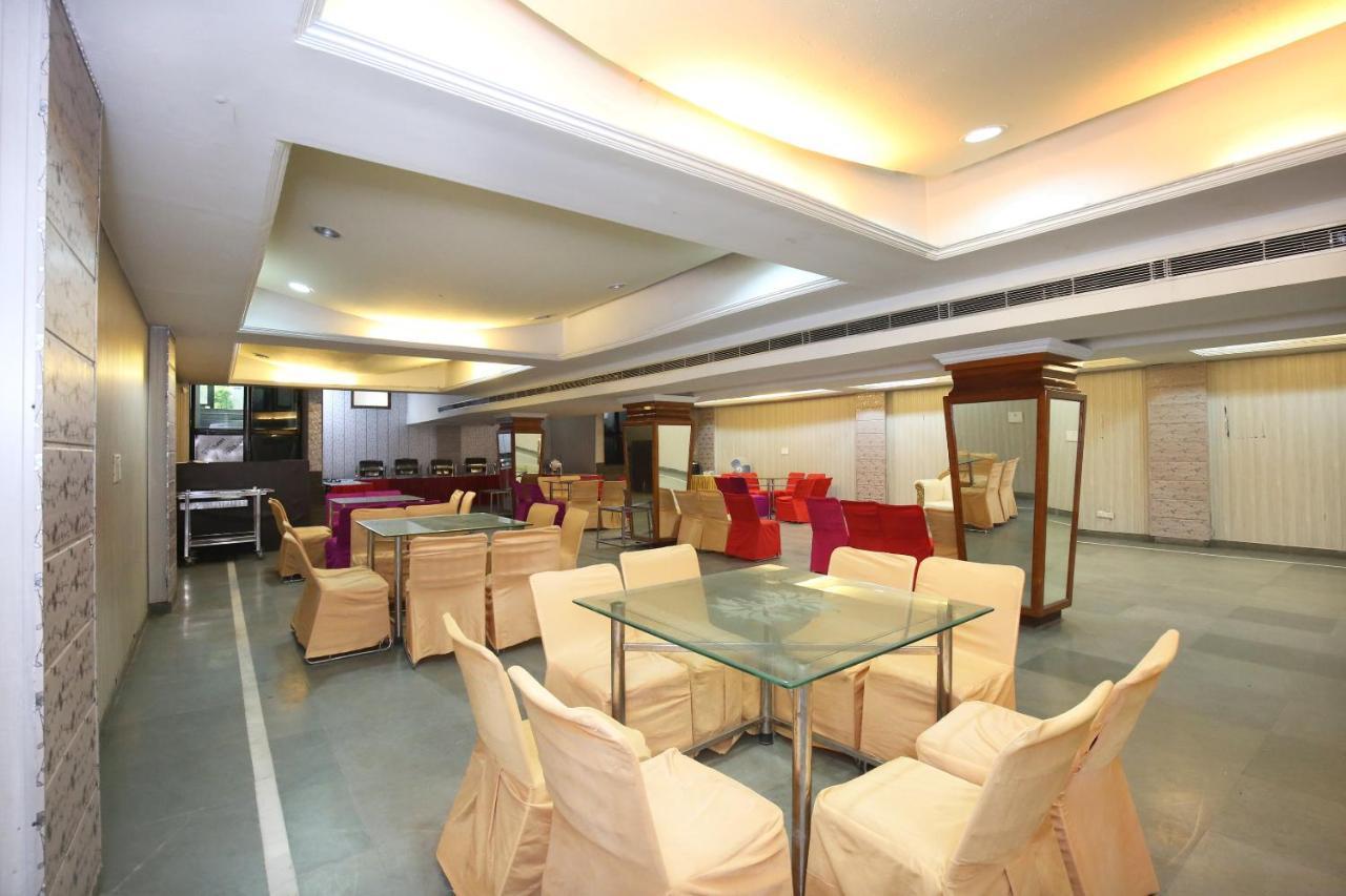 Capital O 10990 Hotel Gobind Regency Zirakpur Luaran gambar
