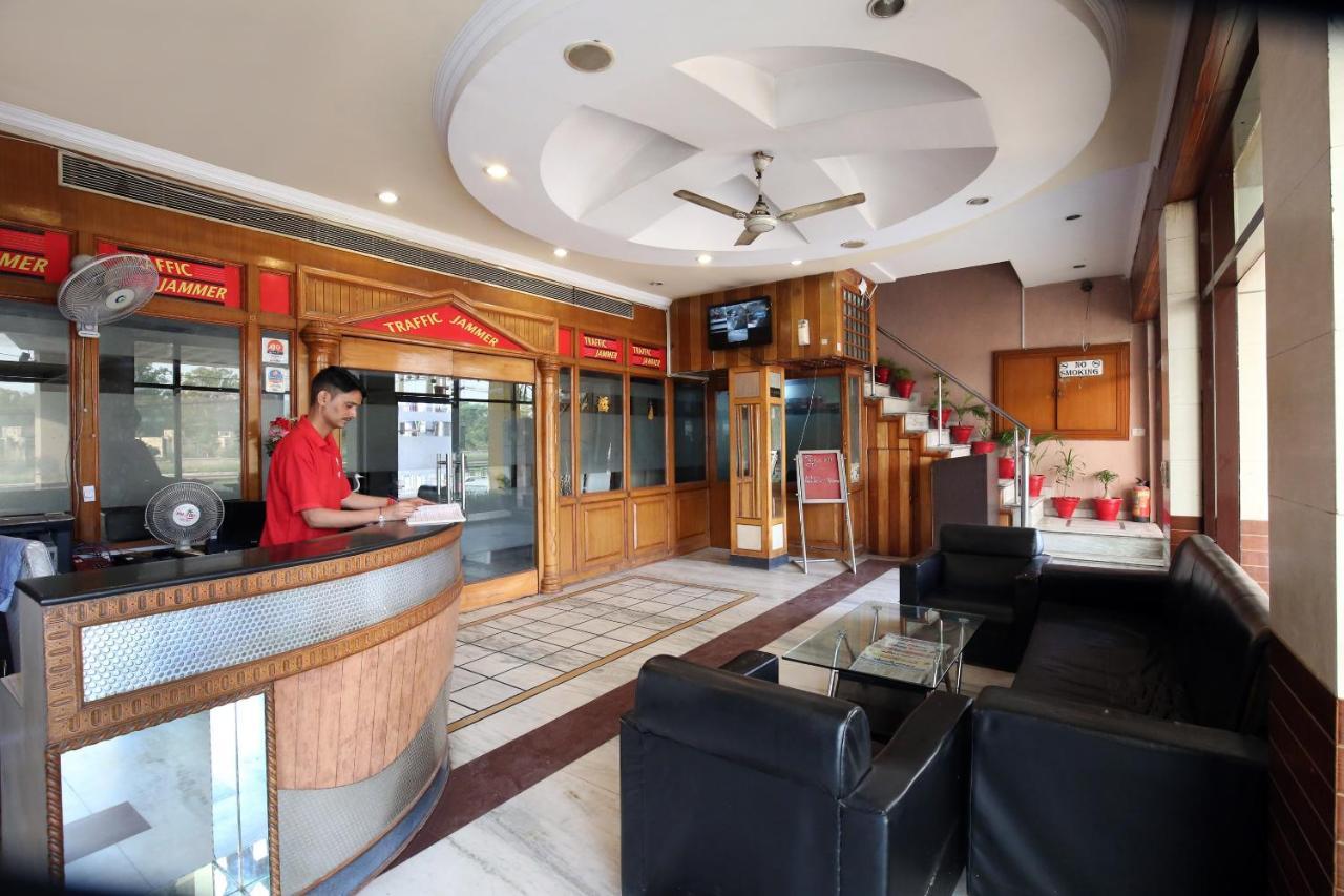 Capital O 10990 Hotel Gobind Regency Zirakpur Luaran gambar
